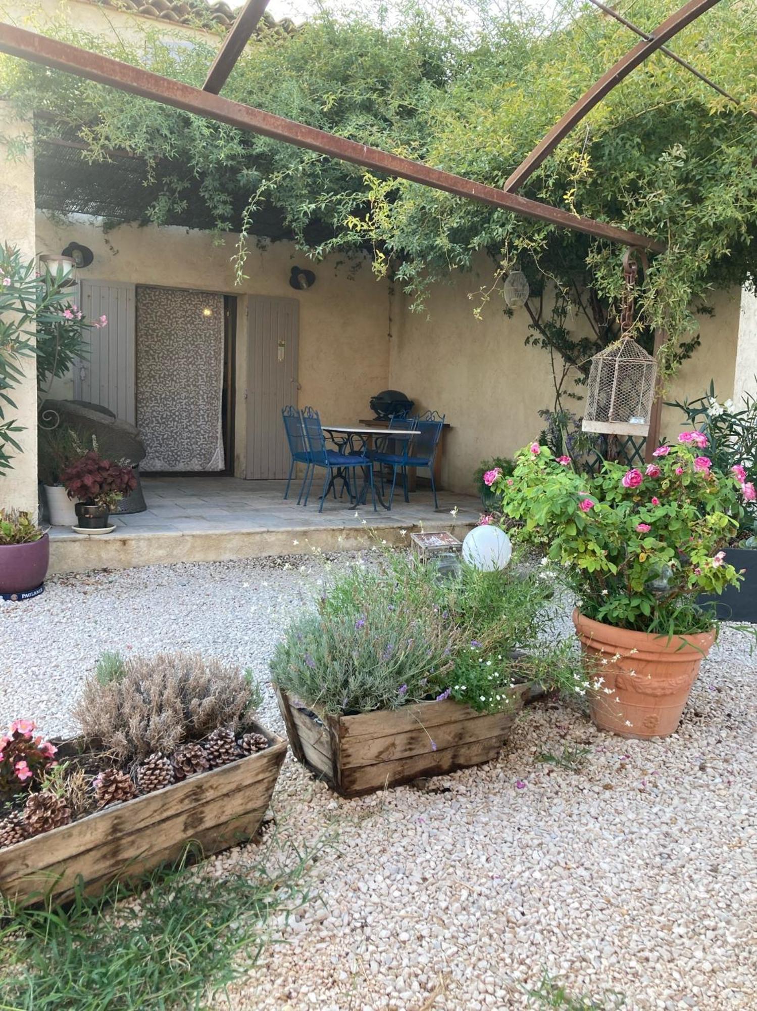 La Petite Garrigue Mérindol Exterior foto